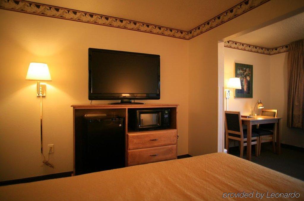 New Victorian Inn & Suites Lincoln Room photo